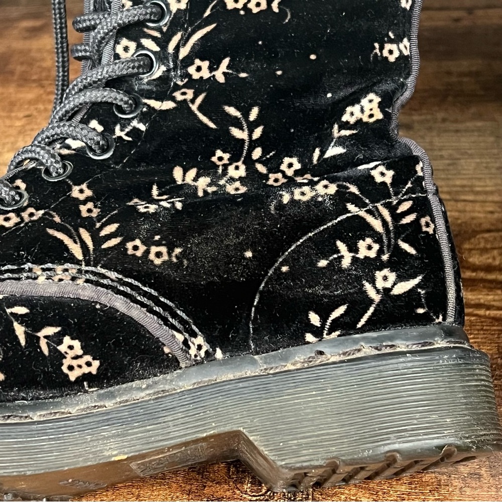 Dr Martens Avery Black Soft Crushed Velvet Floral‎ Vintage Boots women's 6 - Picture 12 of 12